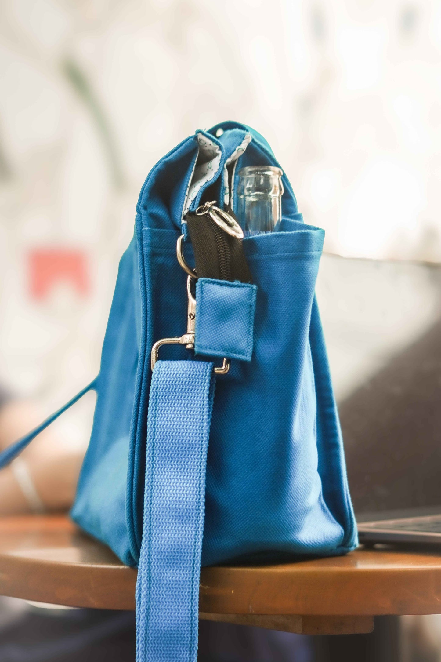 Multi-Pocket Cross-body Tote - Minimalist, Functional - Tote Baggs