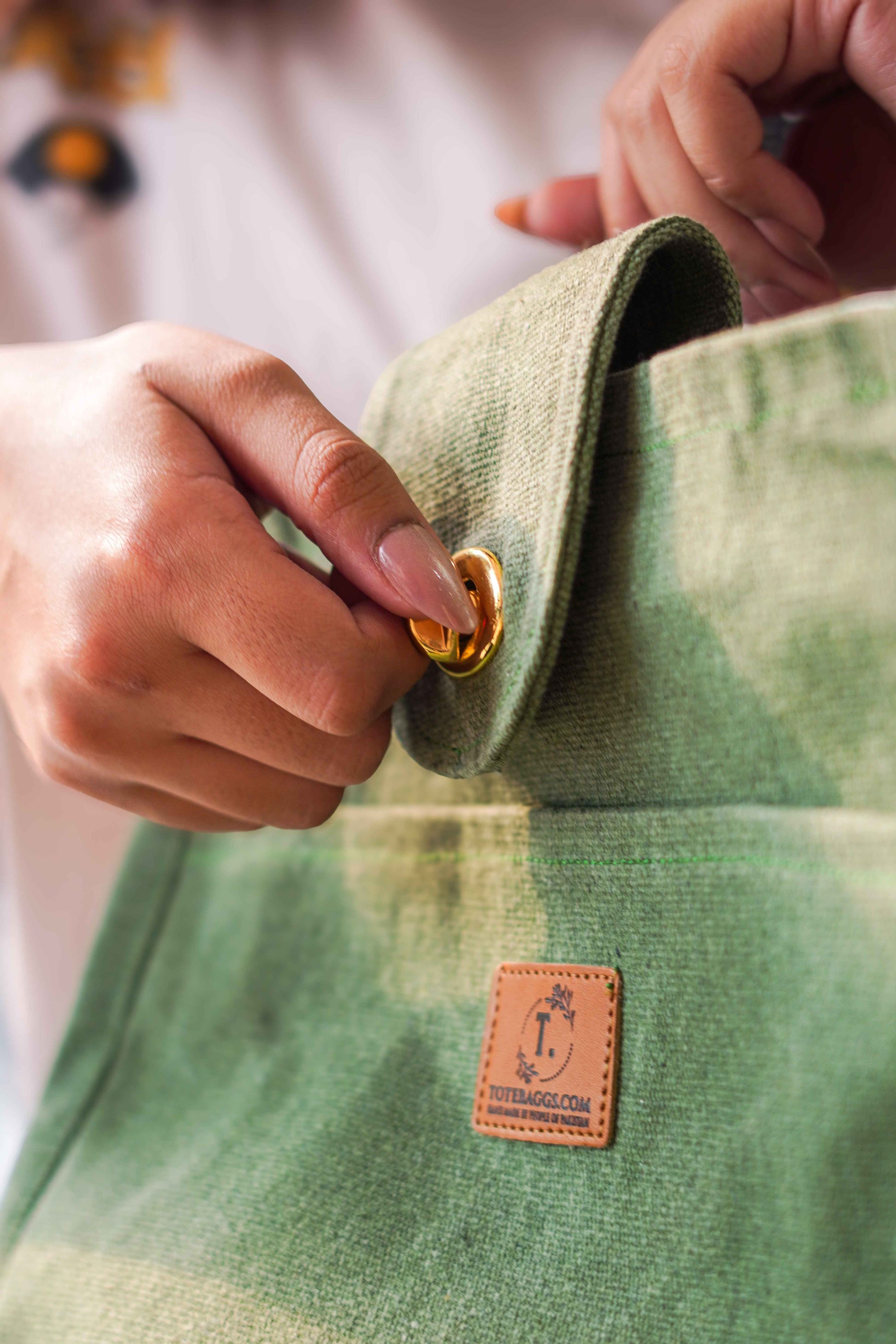 Green Canvas Vibes 🌿 Cross Body - Tote Baggs