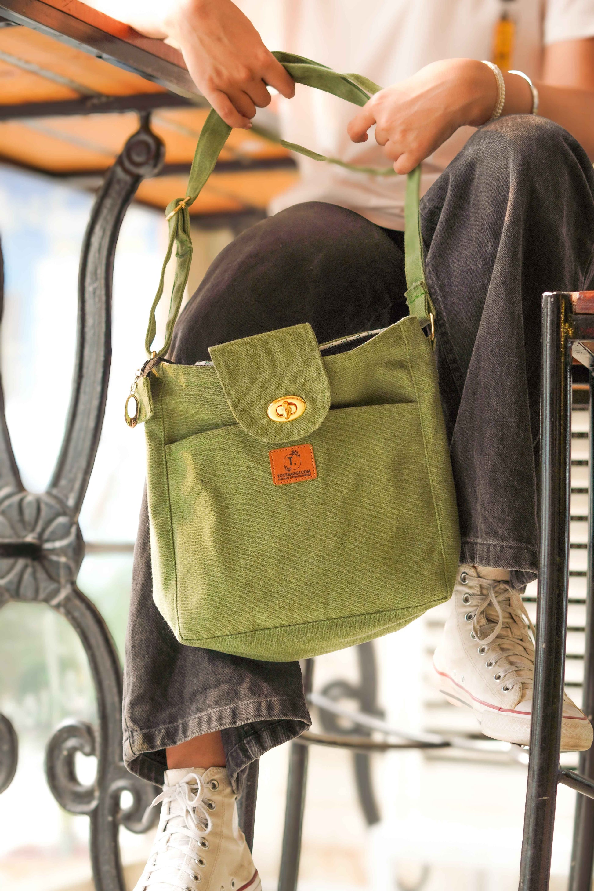 Green Canvas Vibes 🌿 Cross Body - Tote Baggs