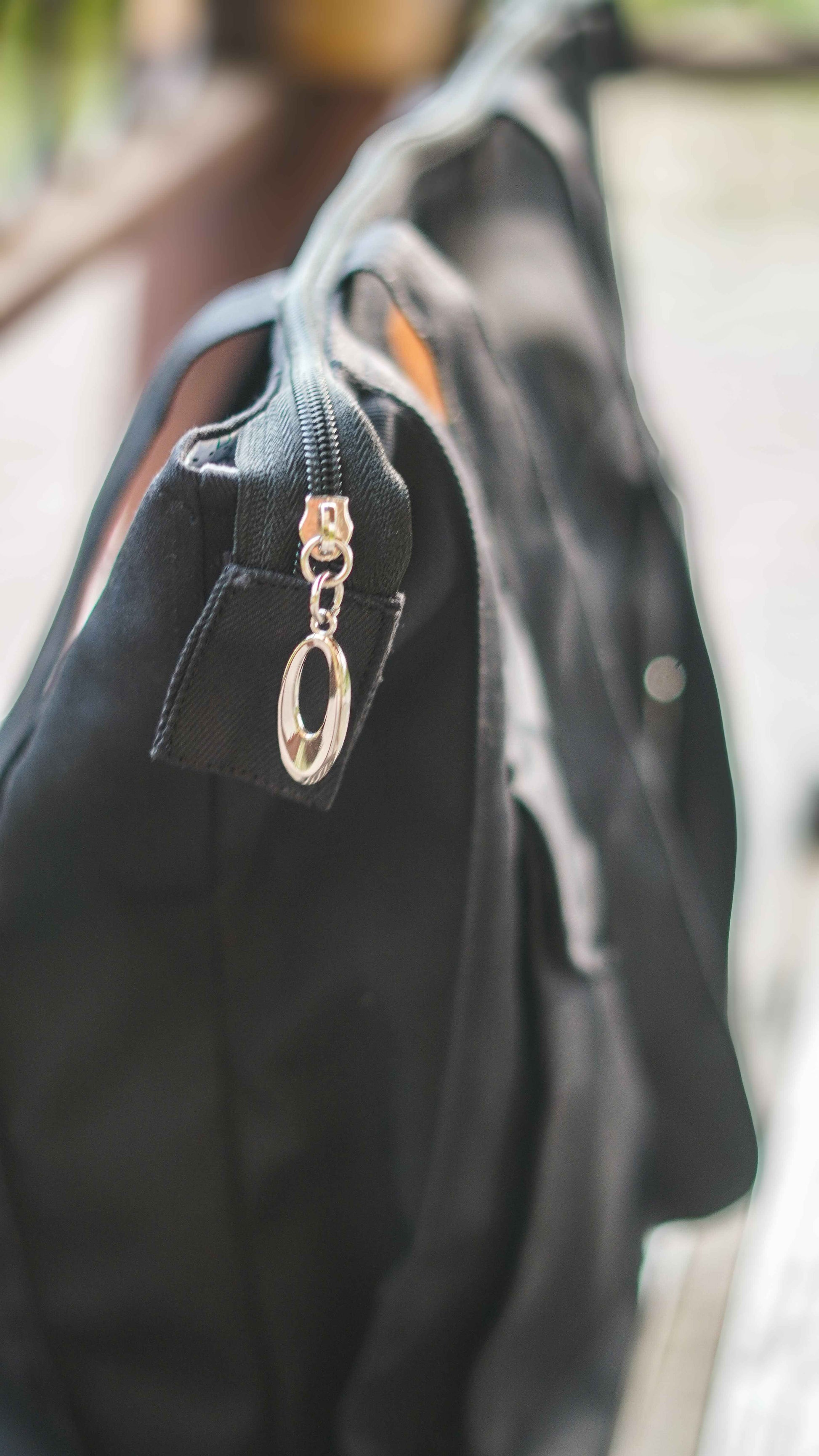 Canvas tote bag with zipper and two pockets available in black, navy, sand grey and maroon