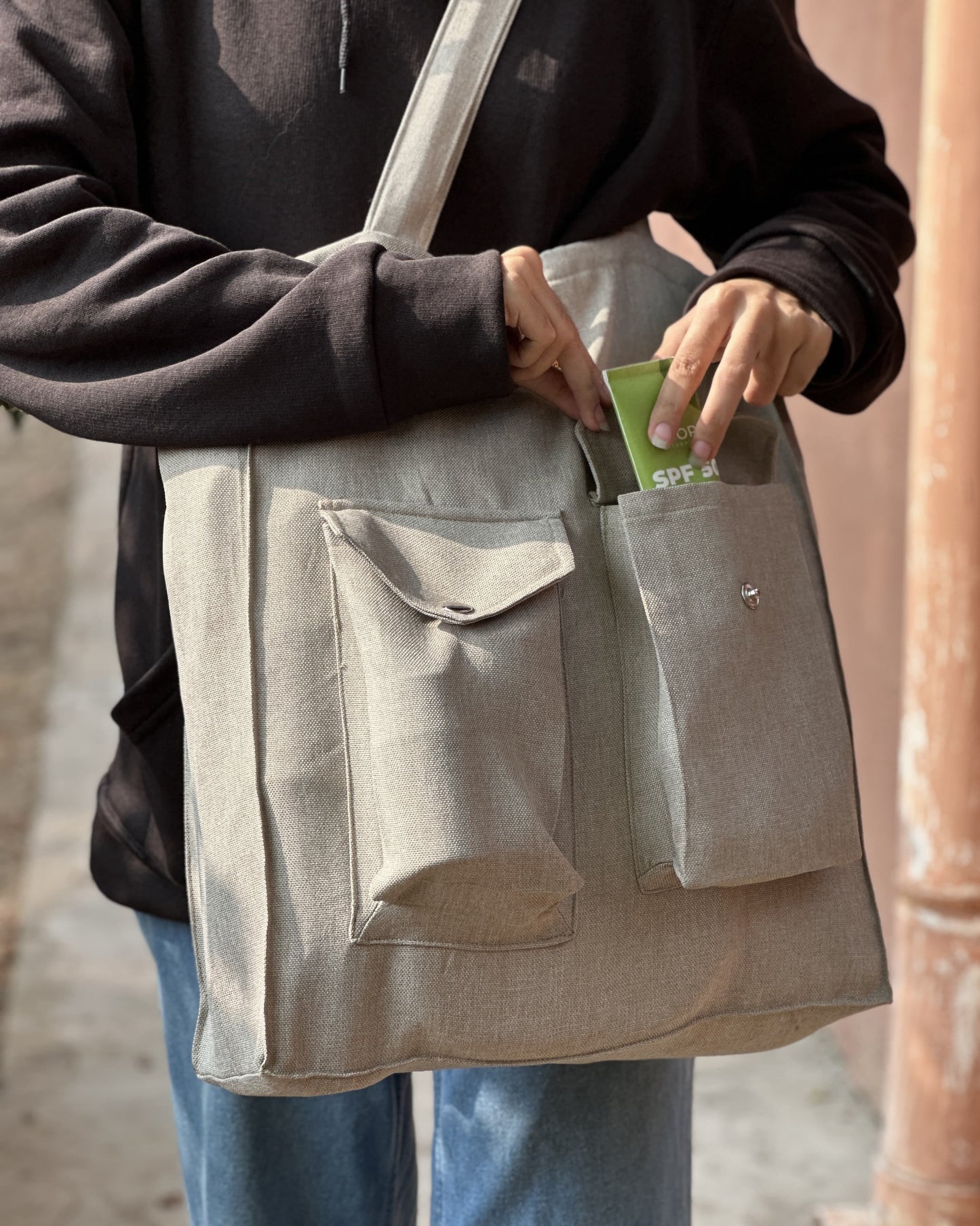 Double Pockets Sand-Grey Jute Tote Bag with Zipper