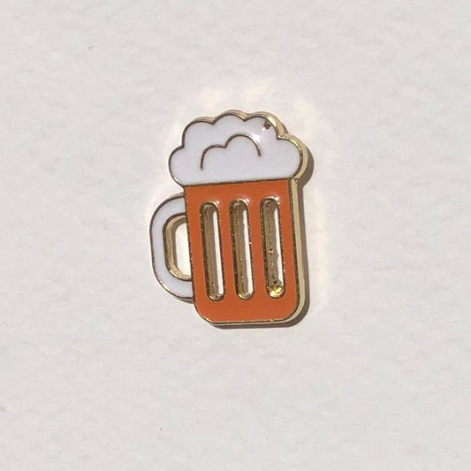 Beer mug-shaped pin on a light gray background