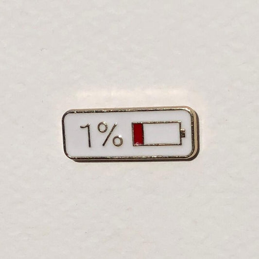 Battery indicator badge with 1% charge on a white background